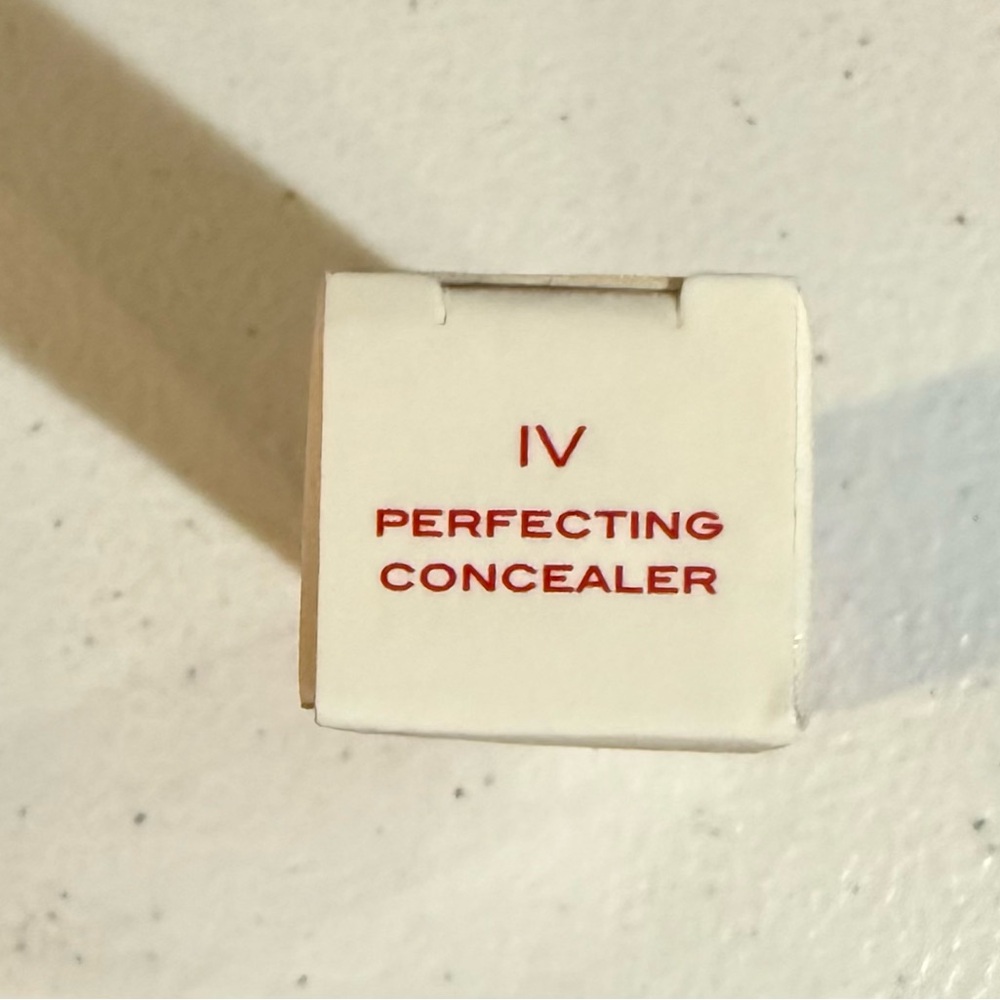 Perfecting Concealer - Red - Picture 4 of 4